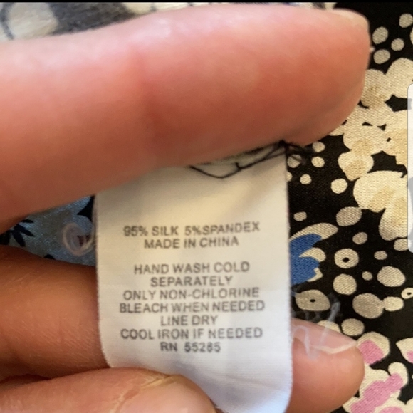 LG Silk Floral Blouse - Picture 5 of 5